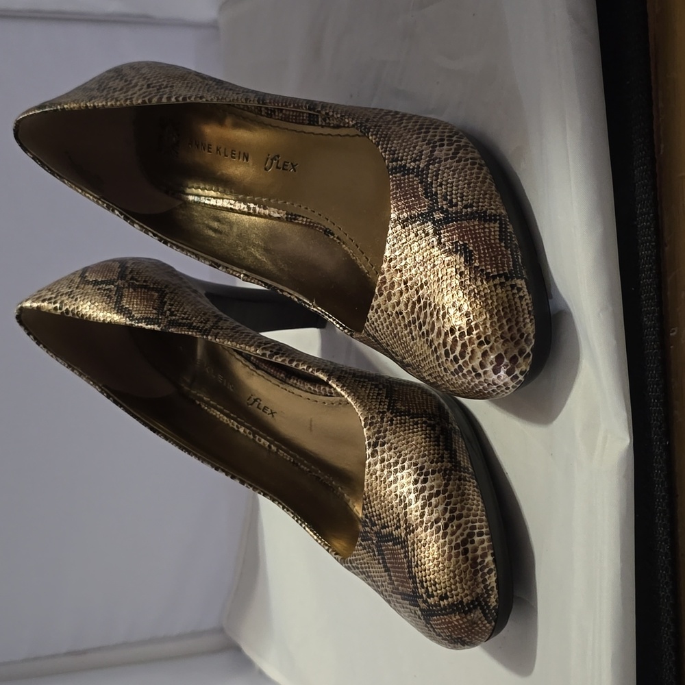 Anne Klein Snake print pump